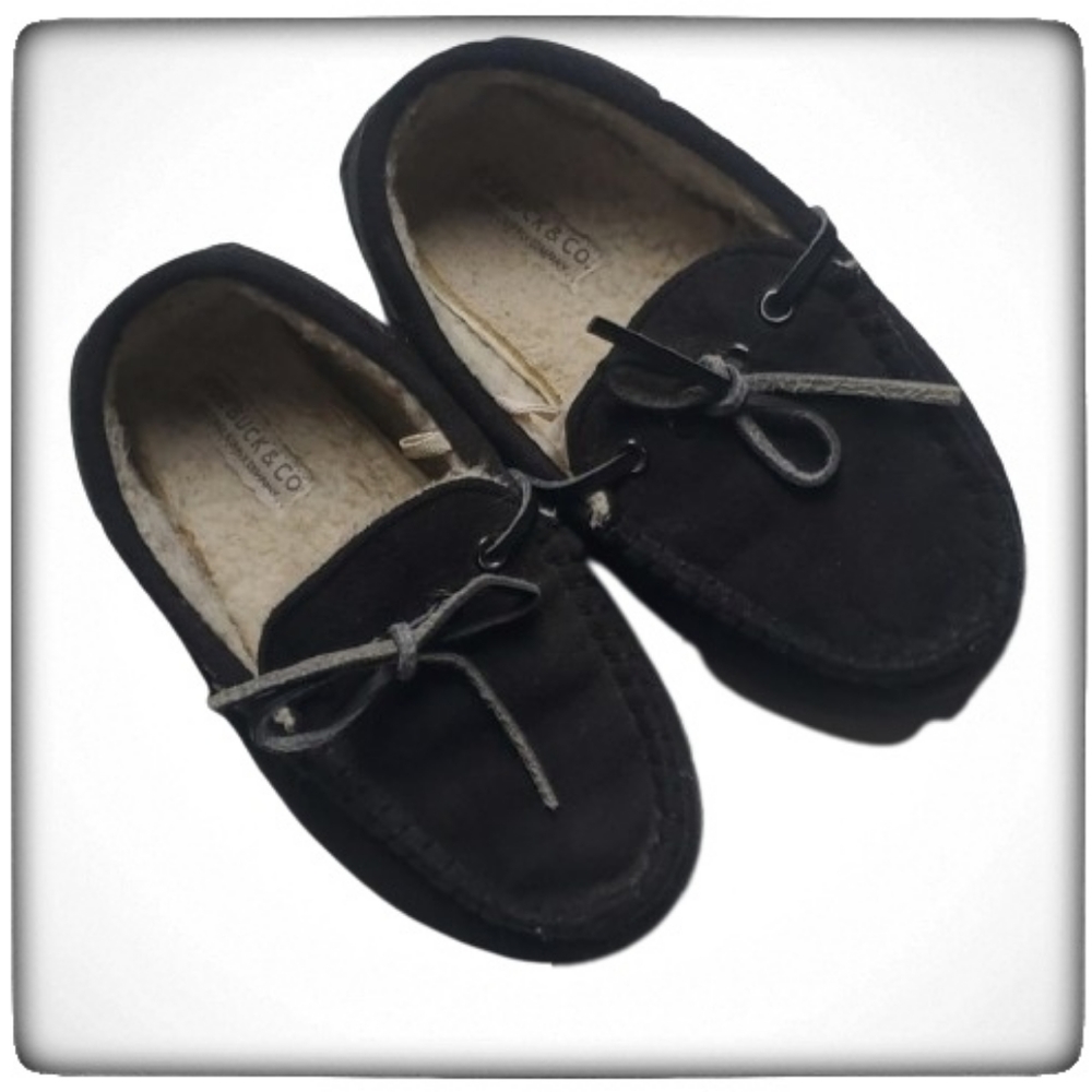 ROEBUCK & Co Black Moccasin Slippers-Kids S 11-12